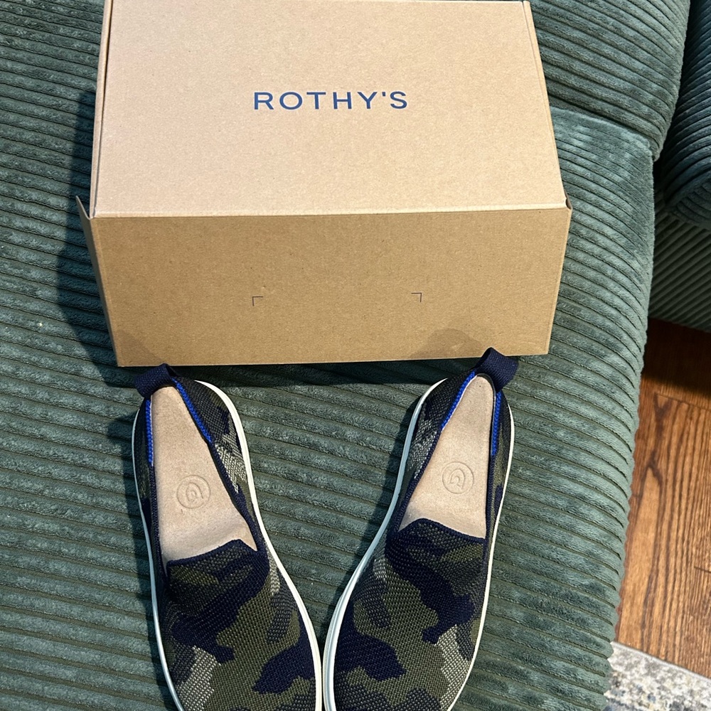 *New* Kids Rothy's Green and Black Camouflage Flats